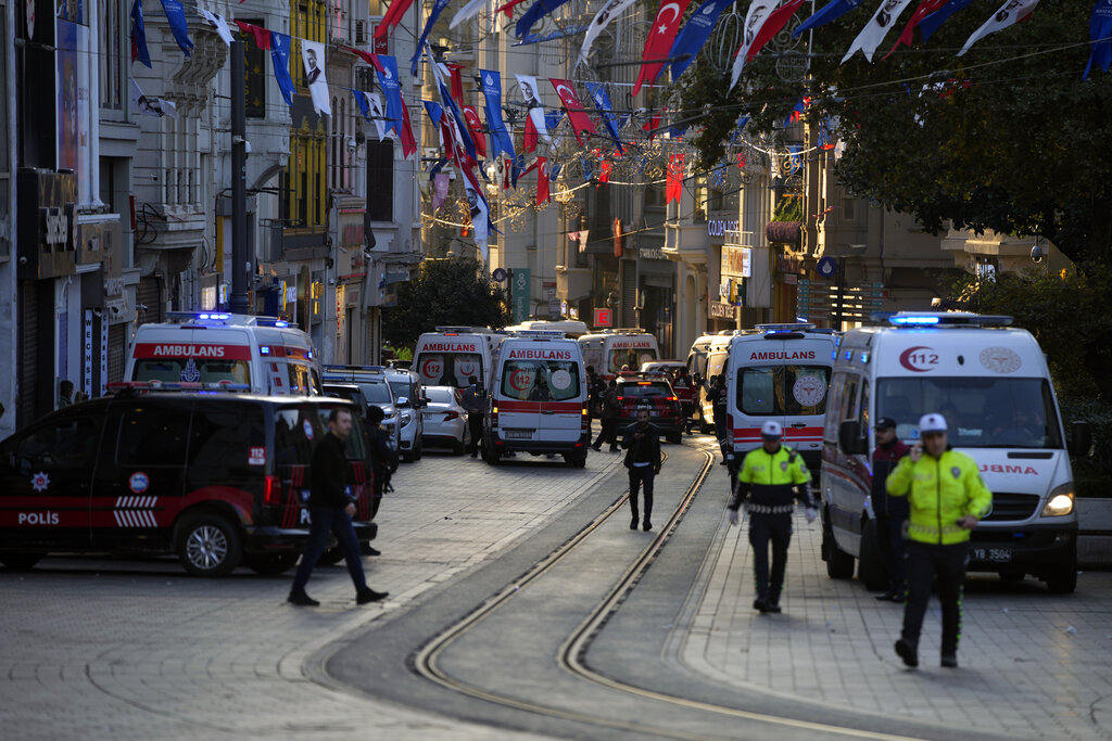 Взрив на главната пешеходна улица Истиклял в Истанбул Губернаторът на