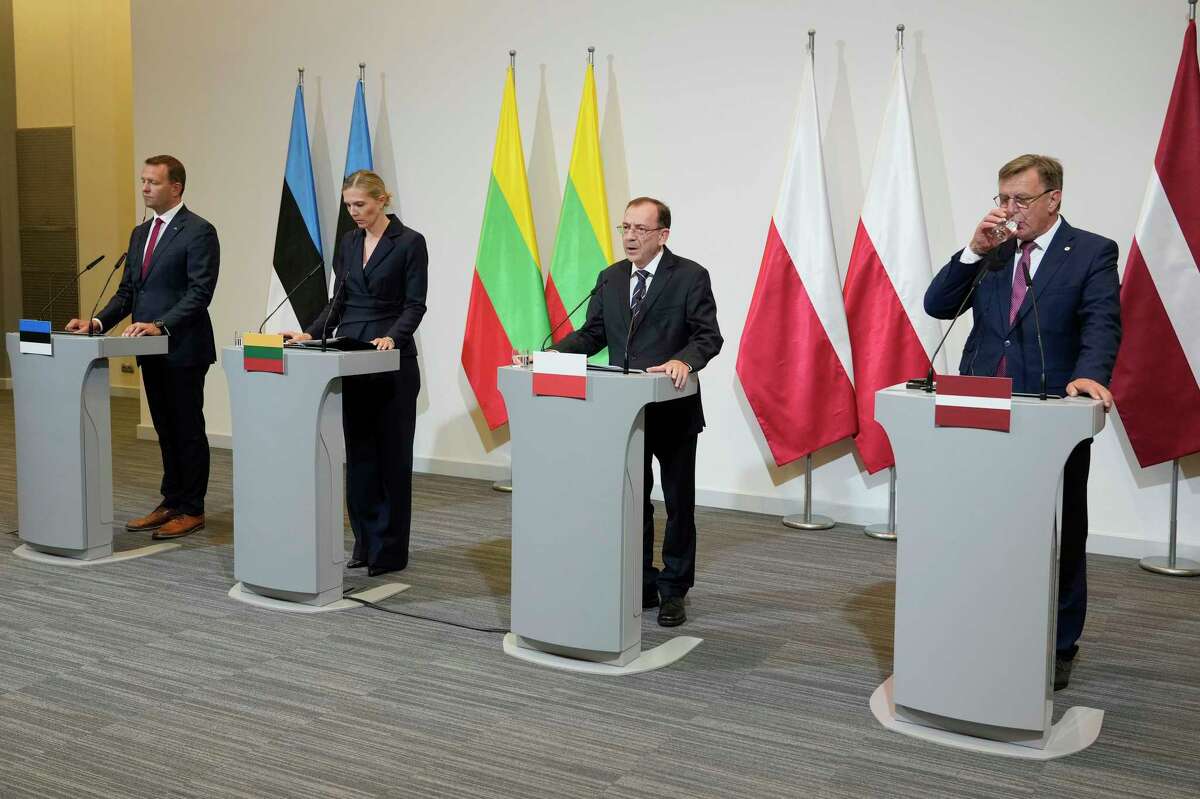 Полша, Латвия, Литва и Естония ще запечатат границите си със