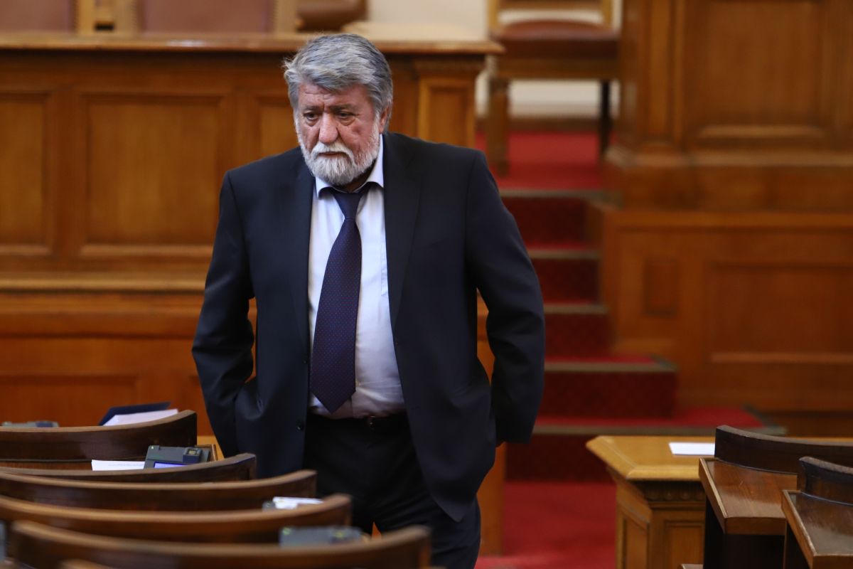 Вежди Рашидов обяви че подава оставка като депутат и напуска