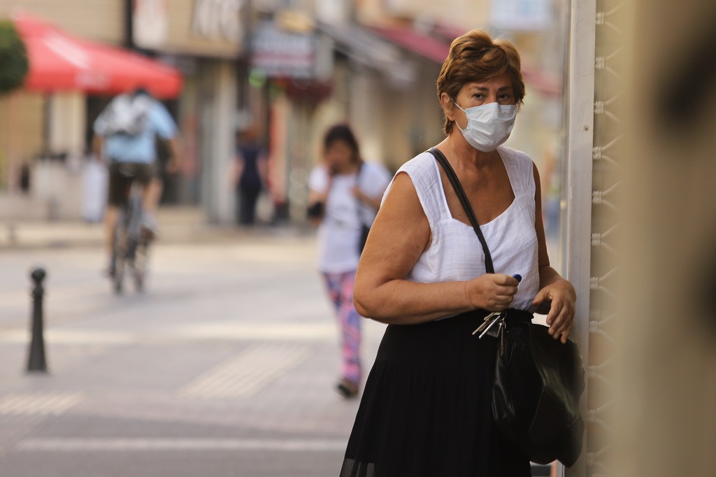 Изискването за носене на предпазни маски в лечебните заведения се
