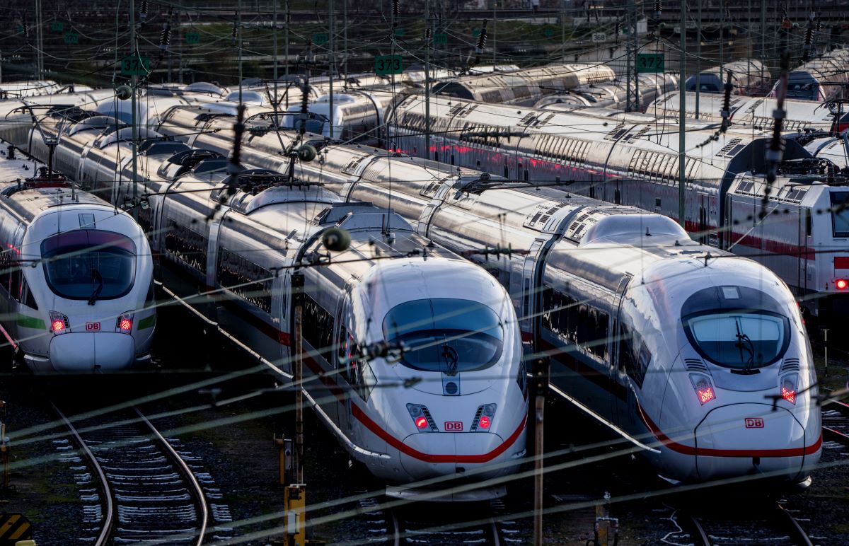 Отмениха планираната 50 часова предупредителна стачка в железопътния оператор на Германия Дойче