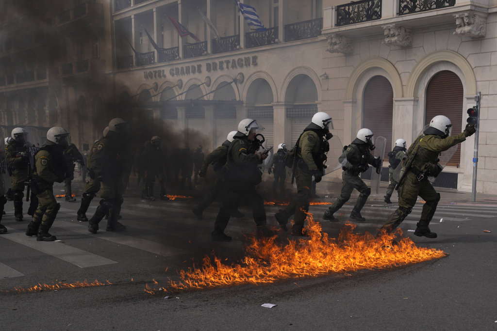 Гърция съобщи че е уволнила началника на националната полиция след