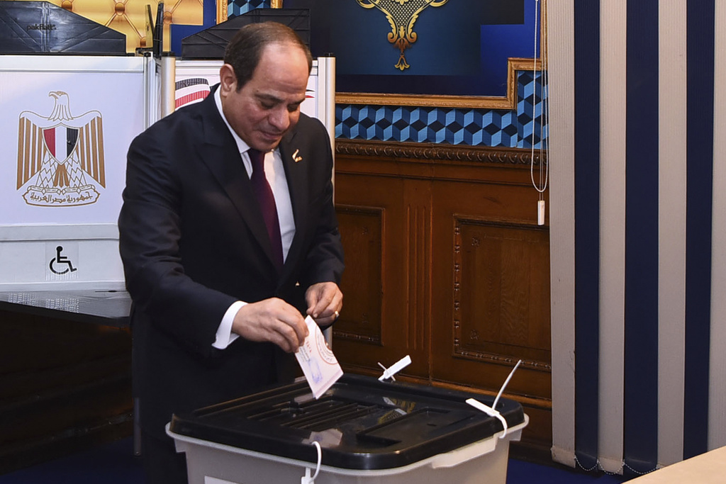 Египетският президент си осигури трети пореден мандат на поста Абдел