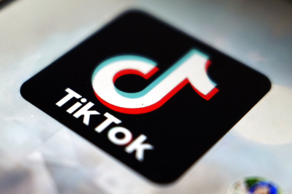 Социалната мрежа TikTok e била глобена с 12 7 млн британски