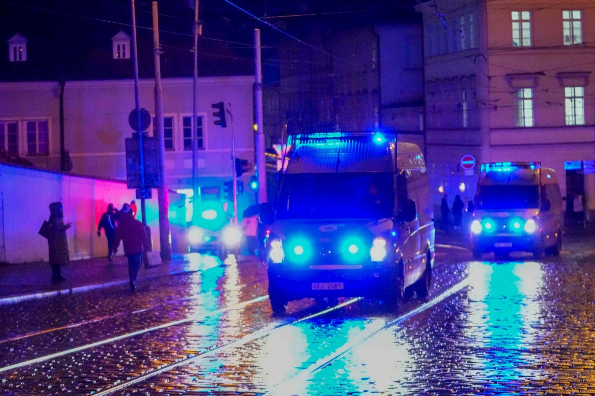Въоръжен мъж застреля 10 души в университет в Прага ранявайки