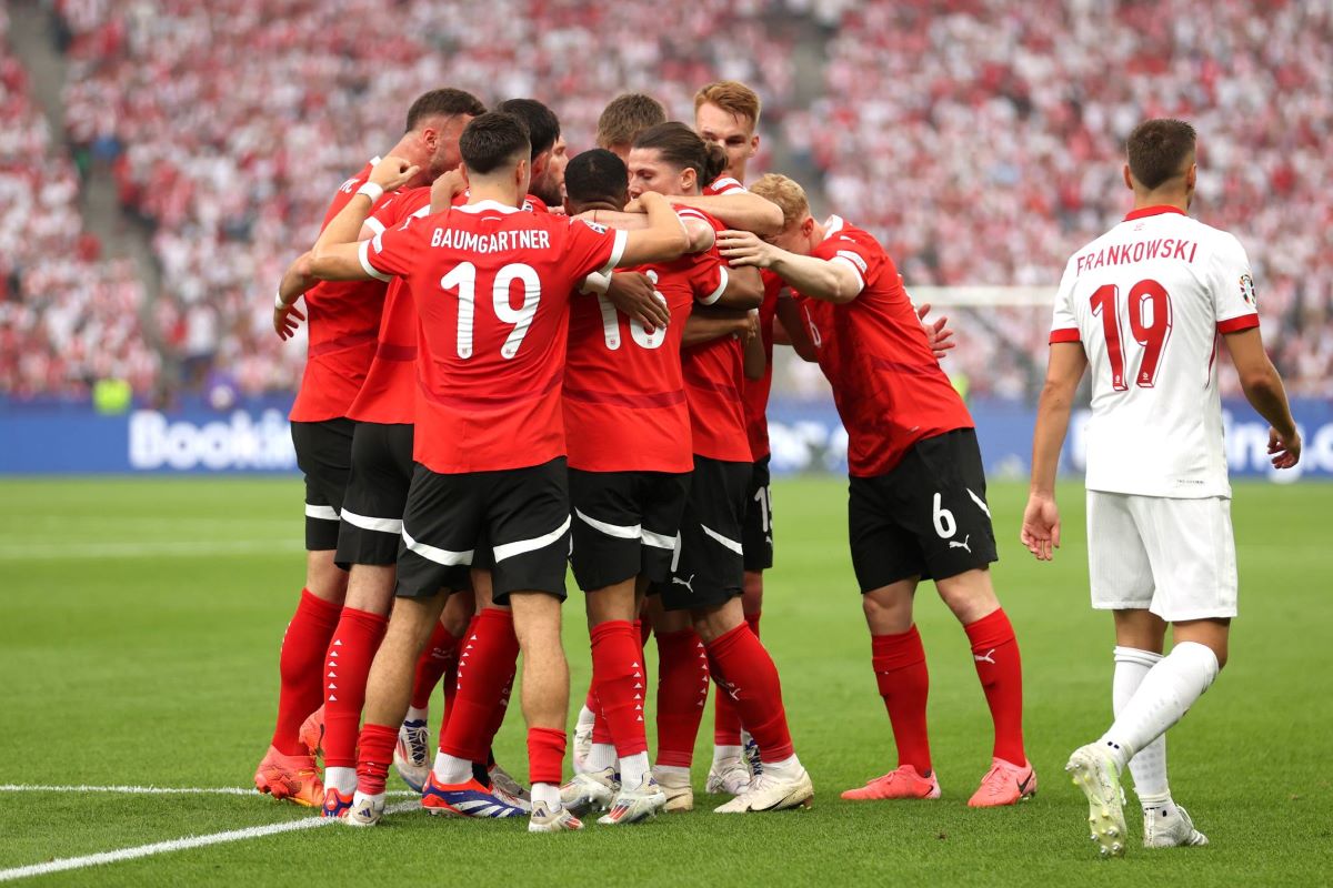 Австрия победи Полша с 3 1 в мач от група