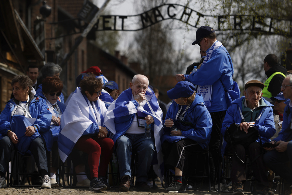 Хиляди хора се събраха в бившия концентрационен лагер Аушвиц за