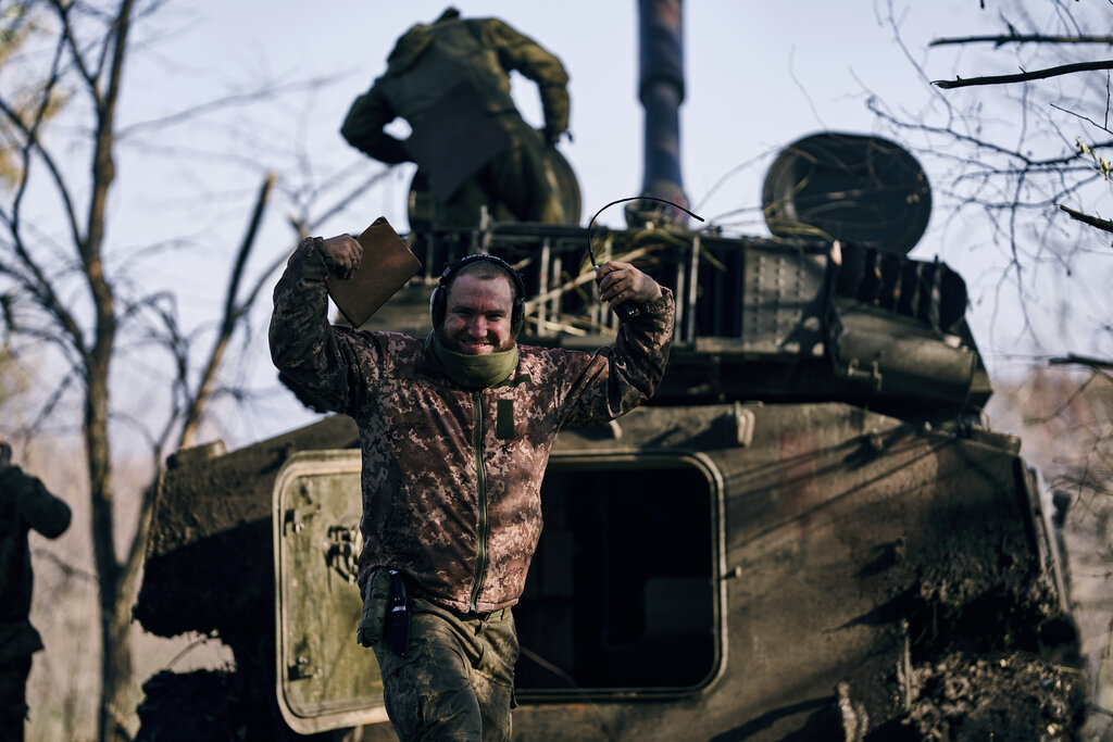 Украинските власти реагираха с резерви към руското изтегляне от Херсон.