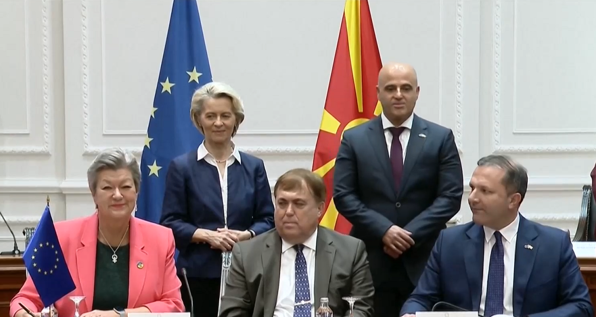 Исторически подпис преодолява празнина между Скопие и Брюксел Правителството на
