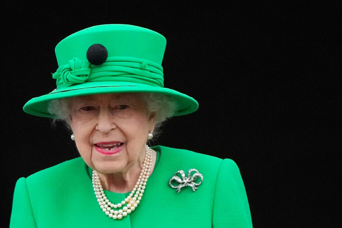 Британската кралица Елизабет II почина на 96 годишна възраст съобщиха от