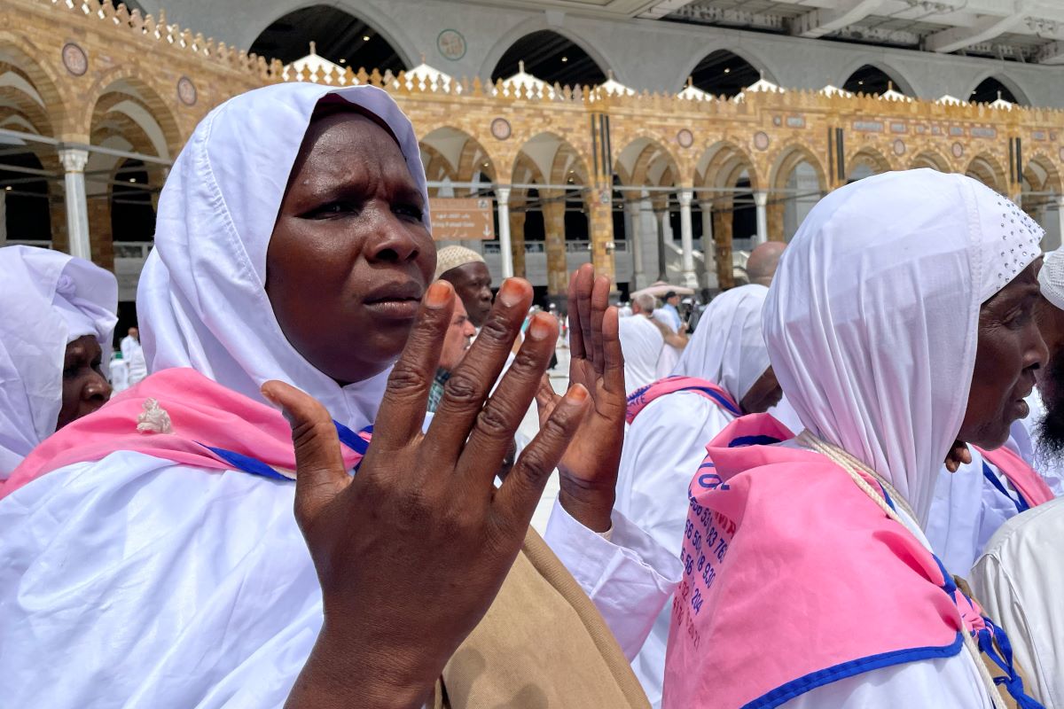 Стотици хиляди поклонници в Мека приключиха тазгодишния Хадж едно от