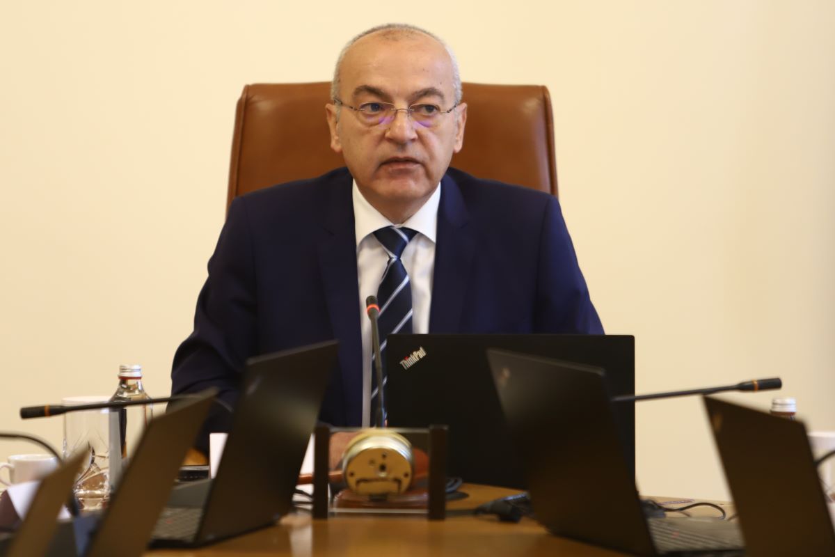 Служебният премиер Гълъб Донев се надява участниците в политическата въртележка