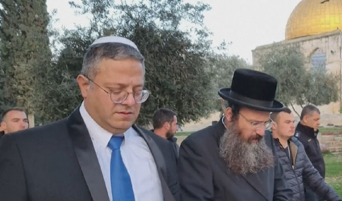 Министърът на вътрешните работи на Израел Итамар Бен Гвир посети джамията