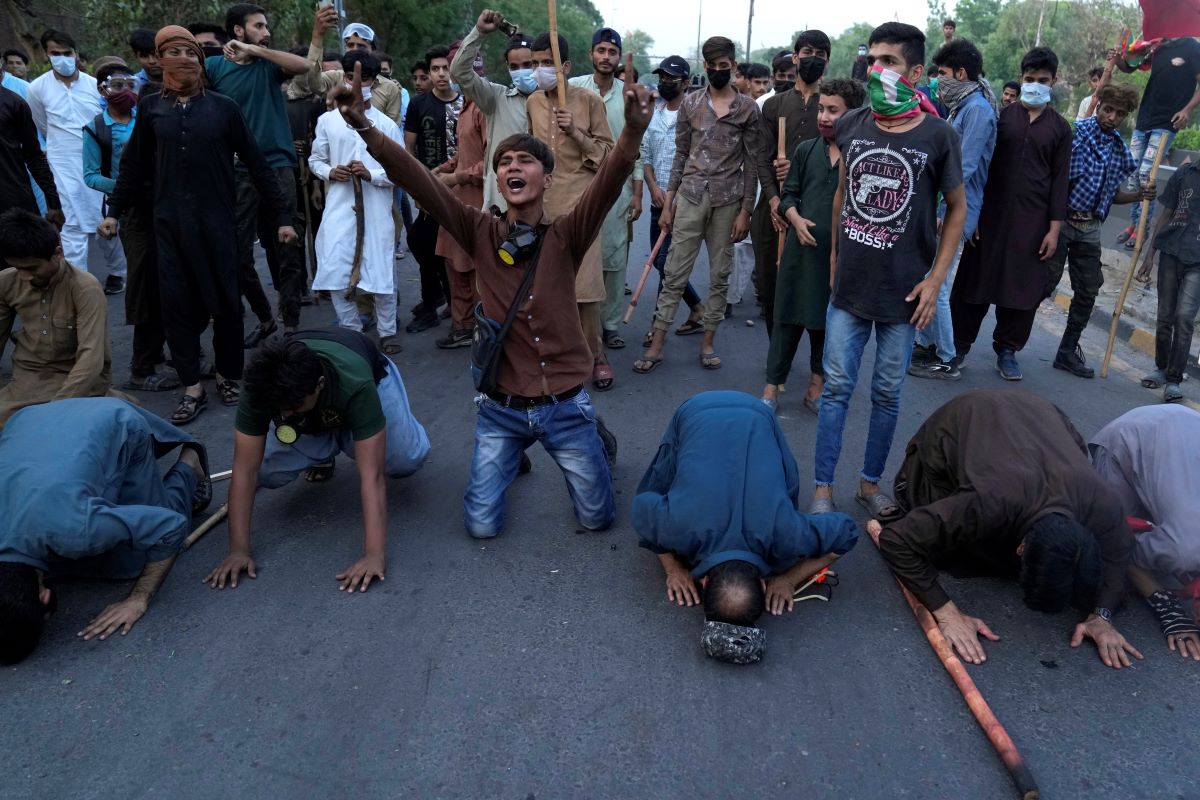 Стотици хора се събраха в Пакистан, за да протестират срещу