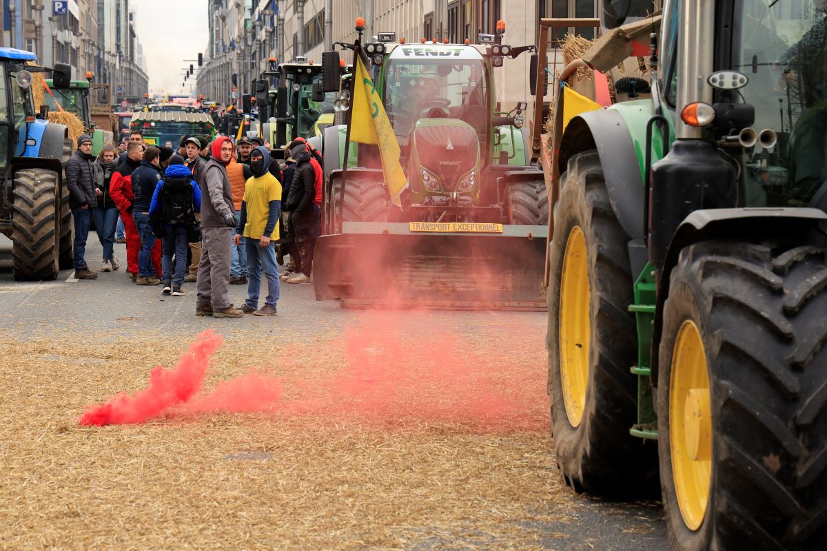 Десетки фермери пристигнаха с тракторите си в центъра на Брюксел