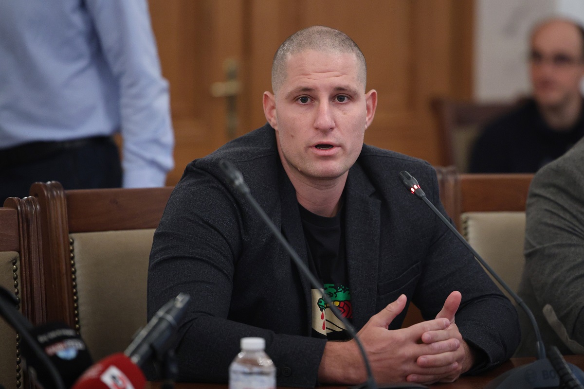 Влогърът Станислав Цанов беше изслушан във временната комисия по сигурността на машинното гласуване