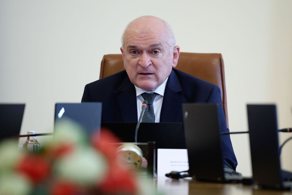 Служебният министър-председател Димитър Главчев ще подаде сигнал в ДАНС и