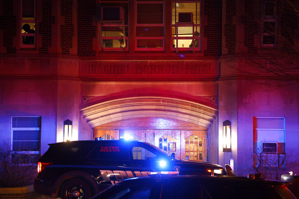 Загинал и ранени при стрелба в кампуса на Мичиганския университет  Има само един