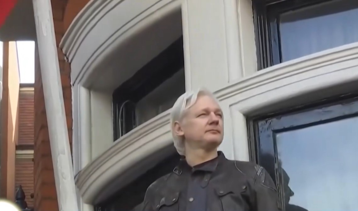 Основателят на разследващия сайт Уикилийкс Джулиан Асандж ще се признае