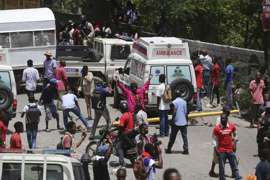 Стотици демонстранти излязоха на мирно шествие в столицата на Хаити Порт-о-Пренс,