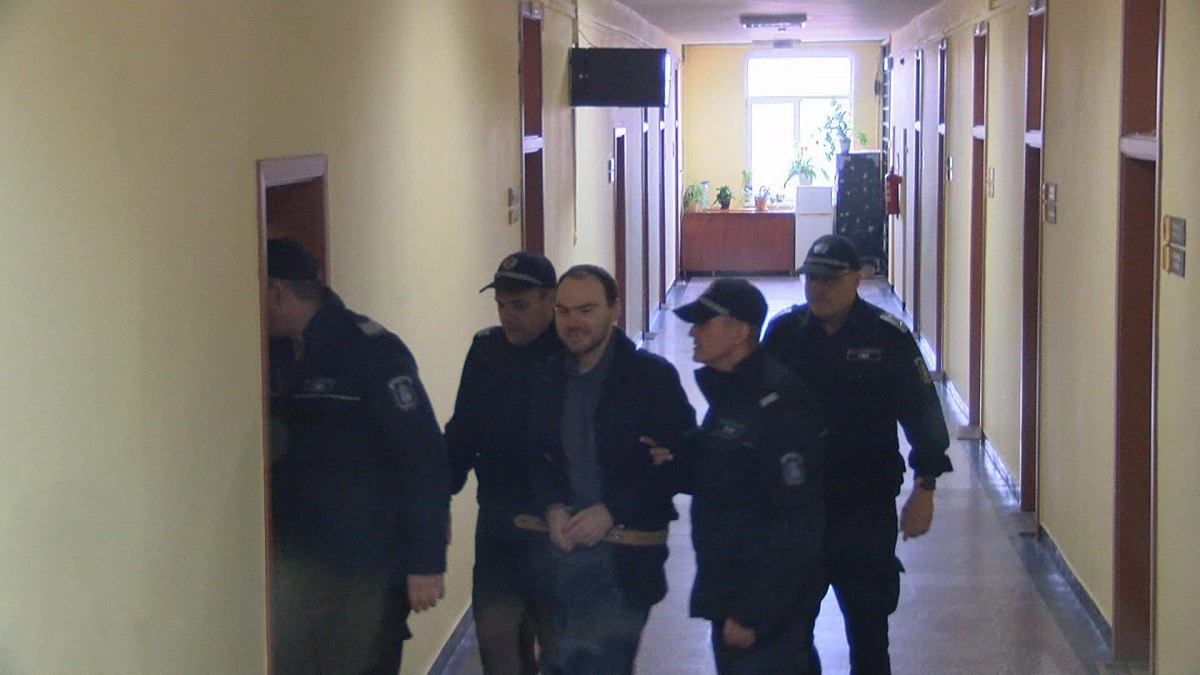 За час Окръжният съд в Плевен разгледа делото за екстрадицията