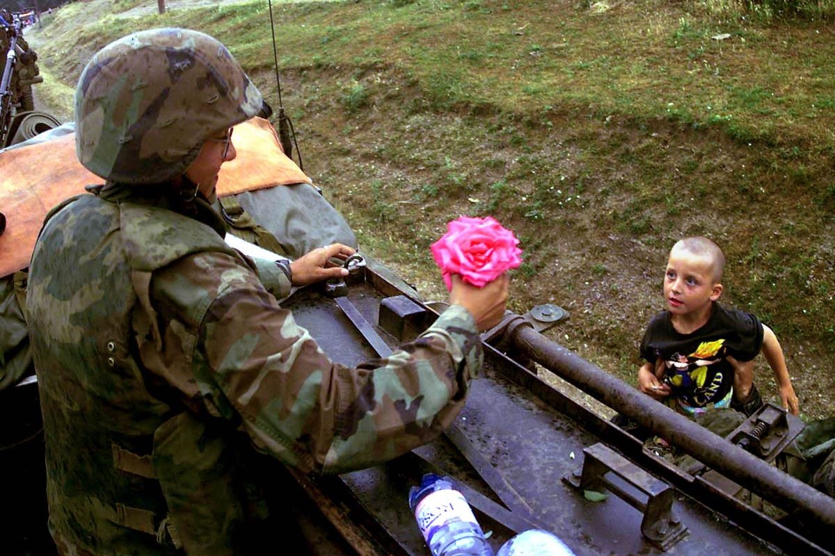 NATO Voynik Voinik Dete Kosovo Yugoslavia Jugoslavia AP