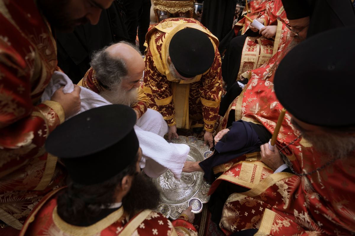 Православни християни се събраха на традиционната церемония Измиване на нозете“