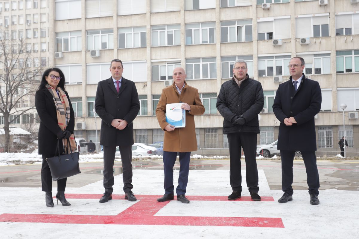 Първата болнична вертолетна площадка в София получи регистрация  Министърът на транспорта