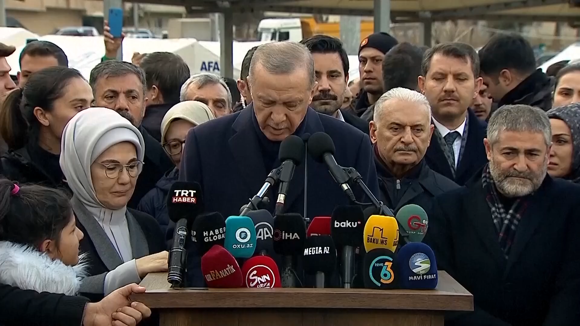 Реджеп Ердоган отново посети засегнатите от земетресенията райони. Днес турският