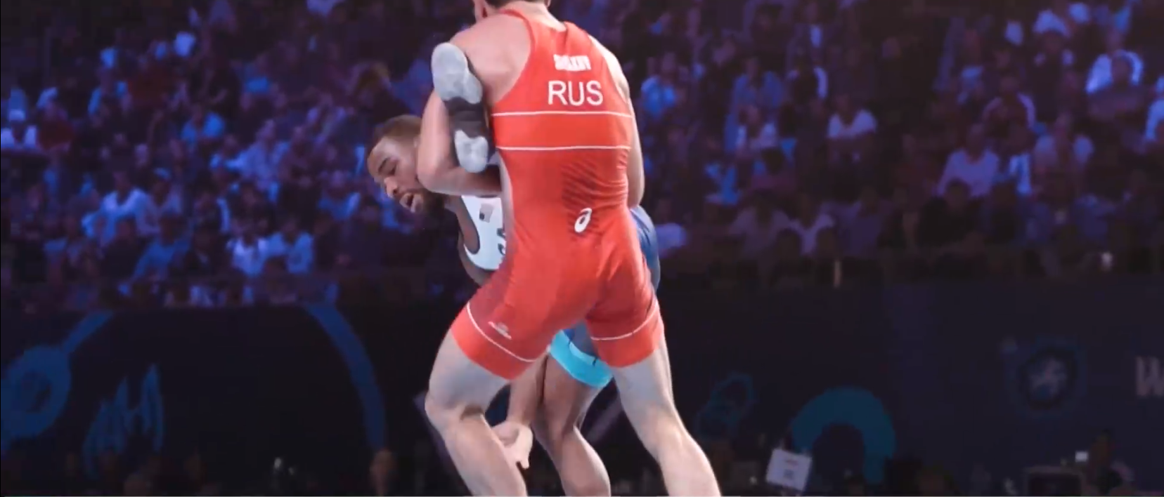 Световната федерация по борба  ще допуска спортисти от Русия и