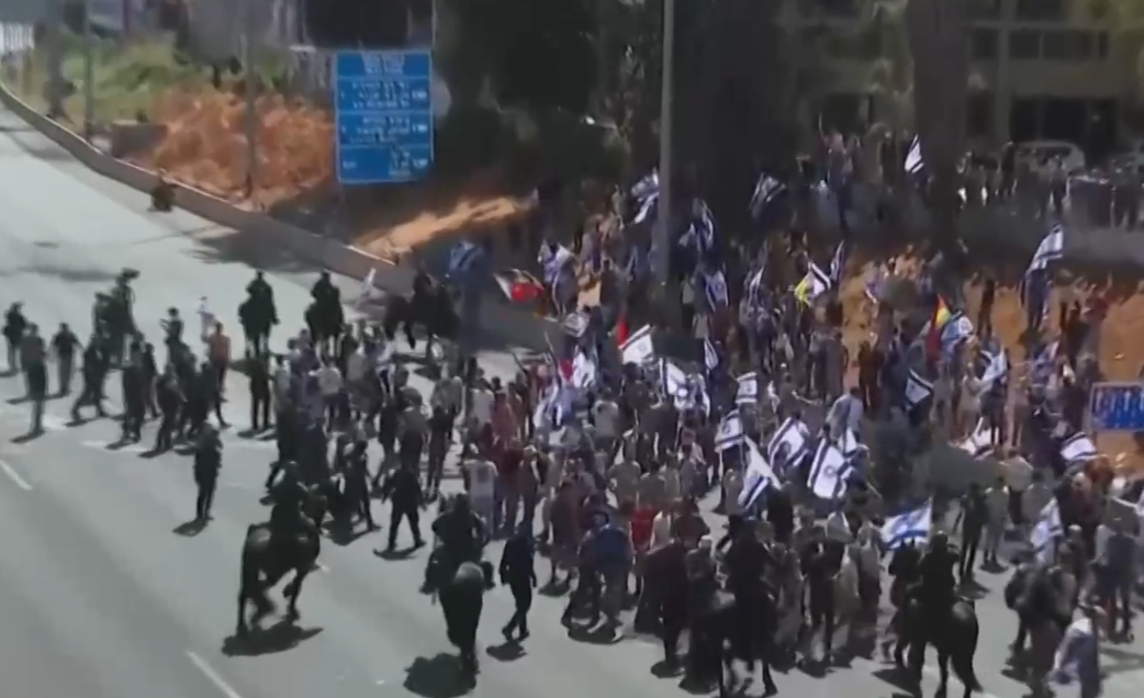 Гражданите на Израел протестират в редица градове срещу спорната реформа