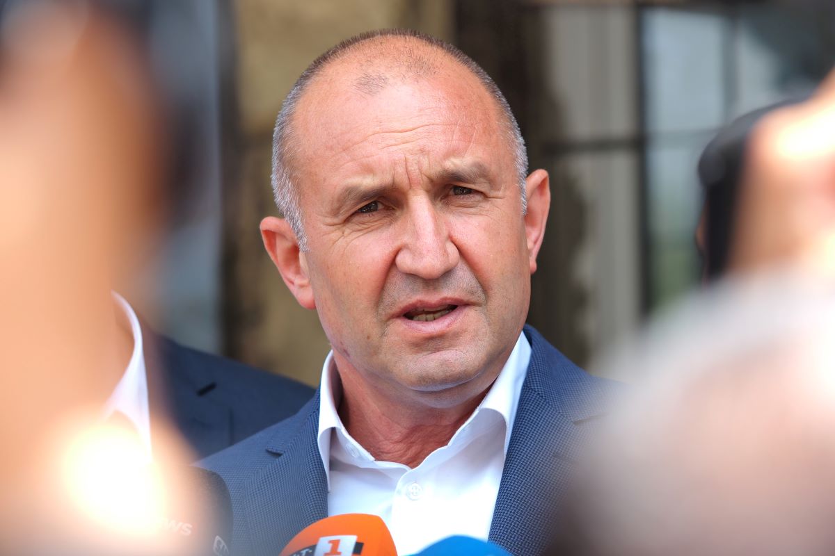 Българските политици макар и по трудния начин е крайно време да