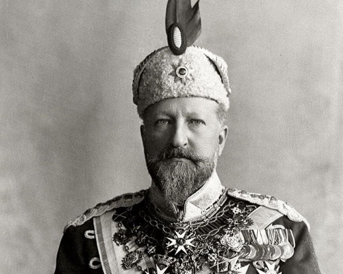 Тленните останки на цар Фердинанд се завръщат в България съобщиха