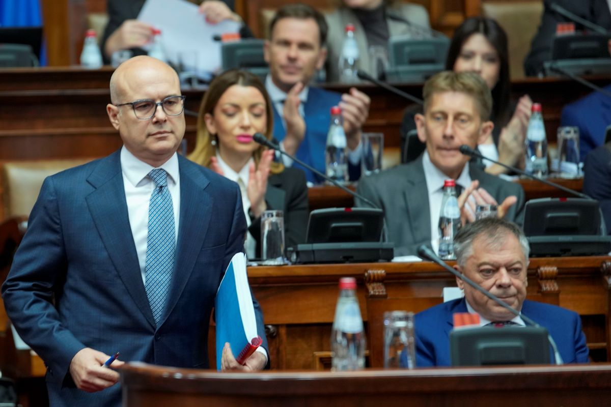 Сръбските депутати гласуваха новото правителство на страната в което има
