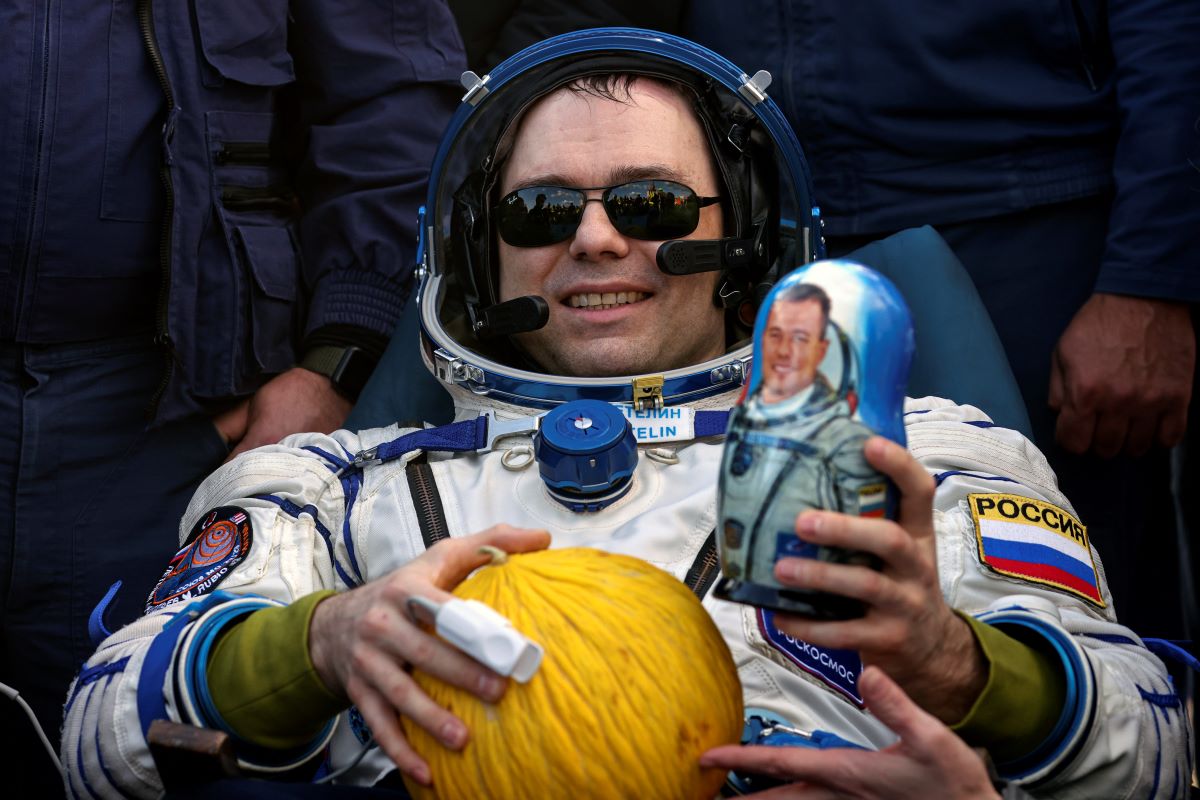 Рекорден престой на 3 ма космонавти в Международната космическа станция Екипажът