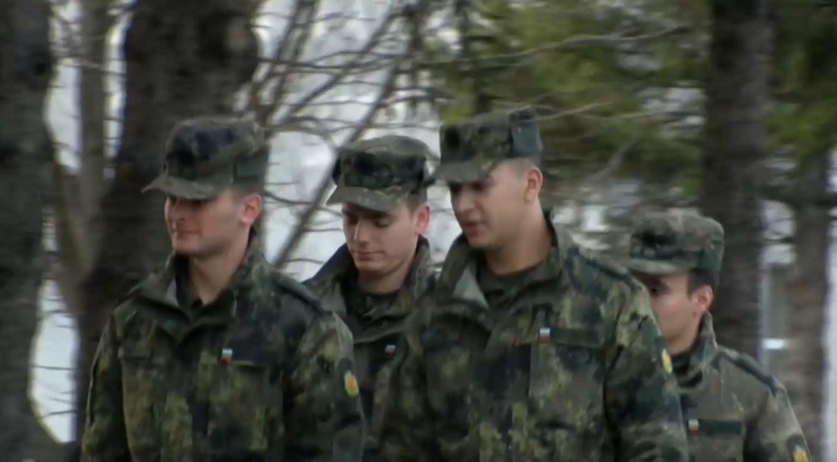 Четиримата четвъртокурсници от Националния военен университет във Велико Търново излезли