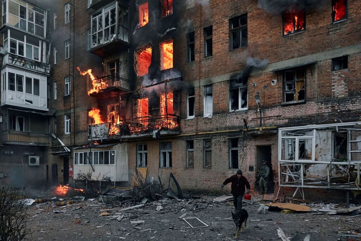 Властите в Украйна съобщиха за нов масиран руски обстрел Сирени