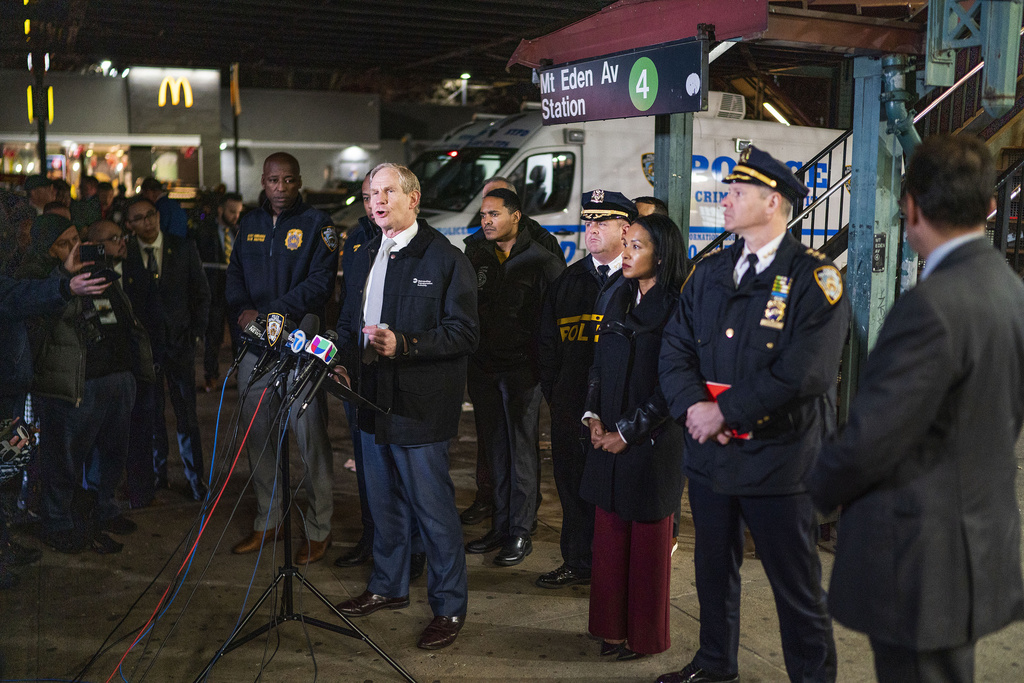 Стрелба в метрото на Ню Йорк завърши с един загинал