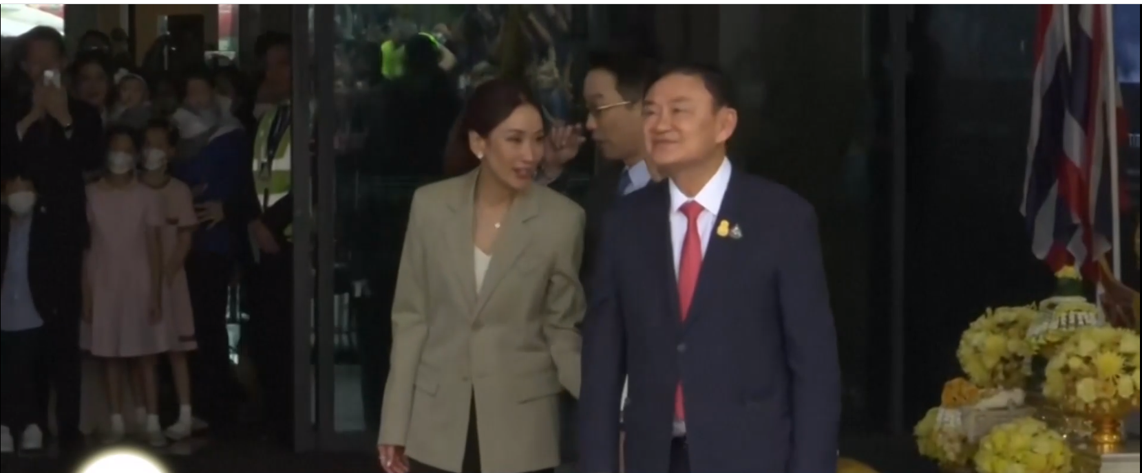 Бившият премиер на Тайланд Таксин Шинаватра се завърна в кралството