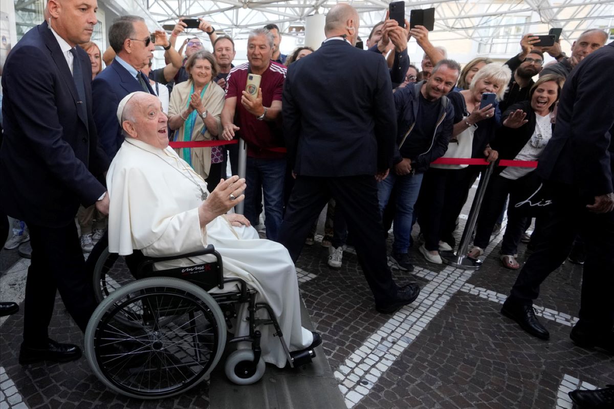 Папа Франциск беше изписан от болницата в Рим където преди
