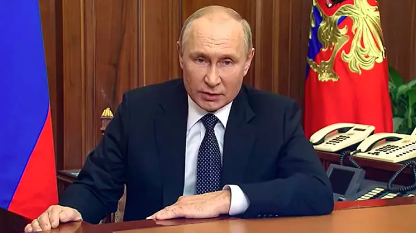 Руският президент Владимир Путин прави годишното си обръщение към двете