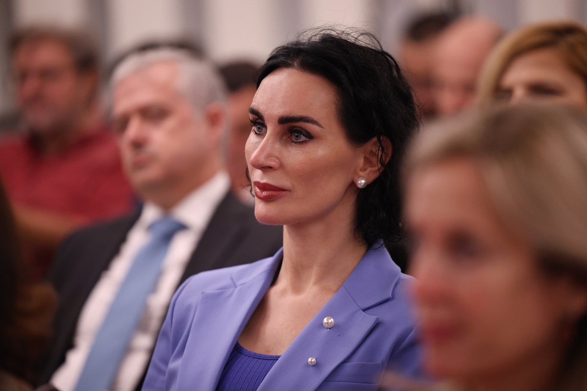 Вицепремиерът и министър на външните работи Мария Габриел проведе телефонен