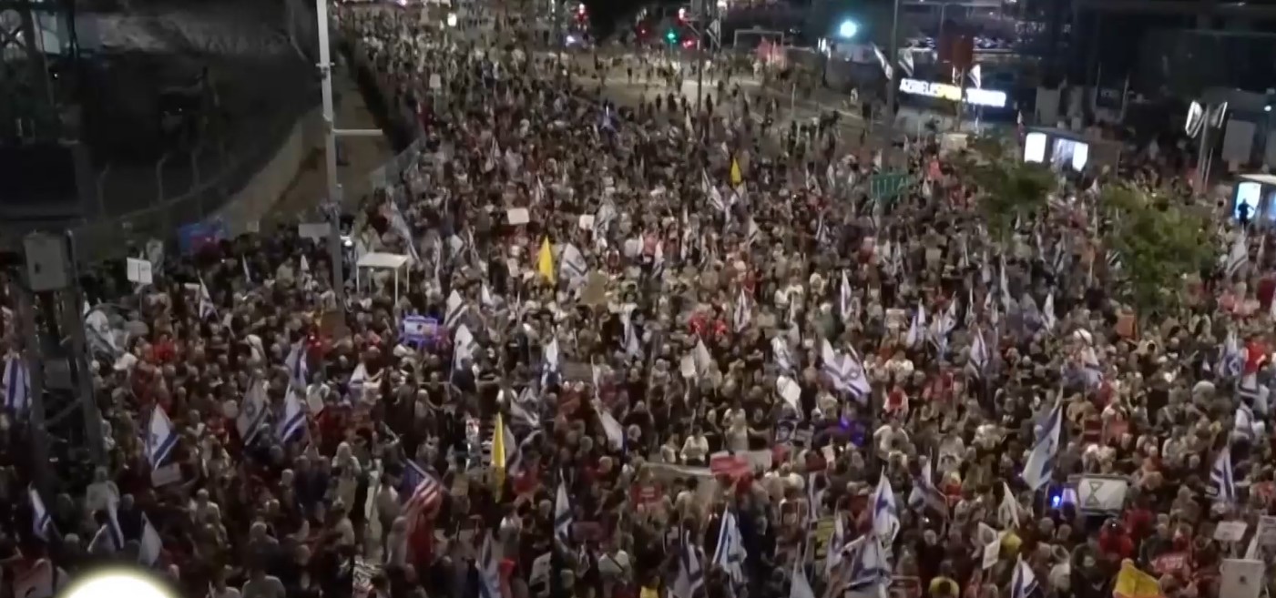 Натискът върху израелския премиер се увеличава В събота вечерта в
