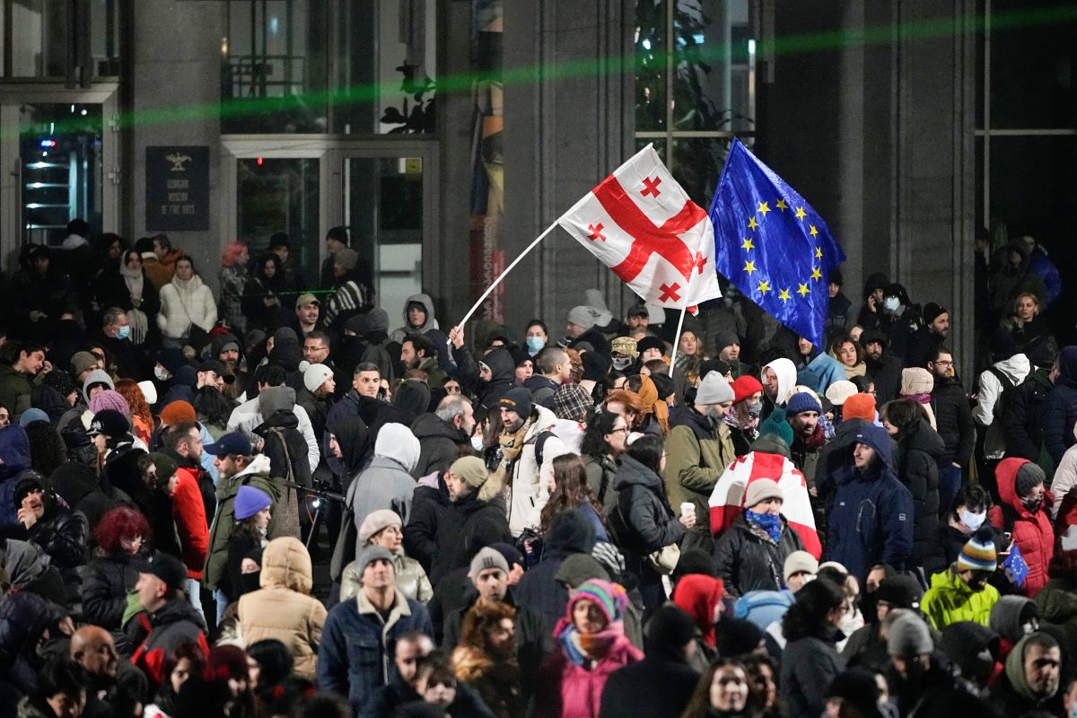 Протестите в Грузия продължават вече девети ден Десетки демонстранти бяха