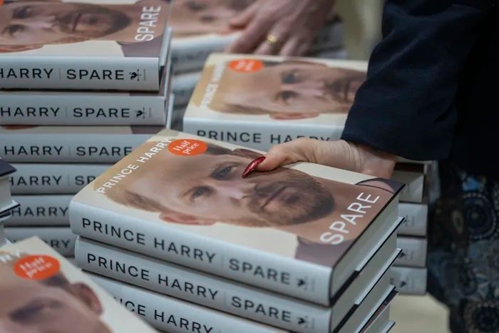 Автобиографичната книга Резервен на принц Хари стана най бързо продаваната във