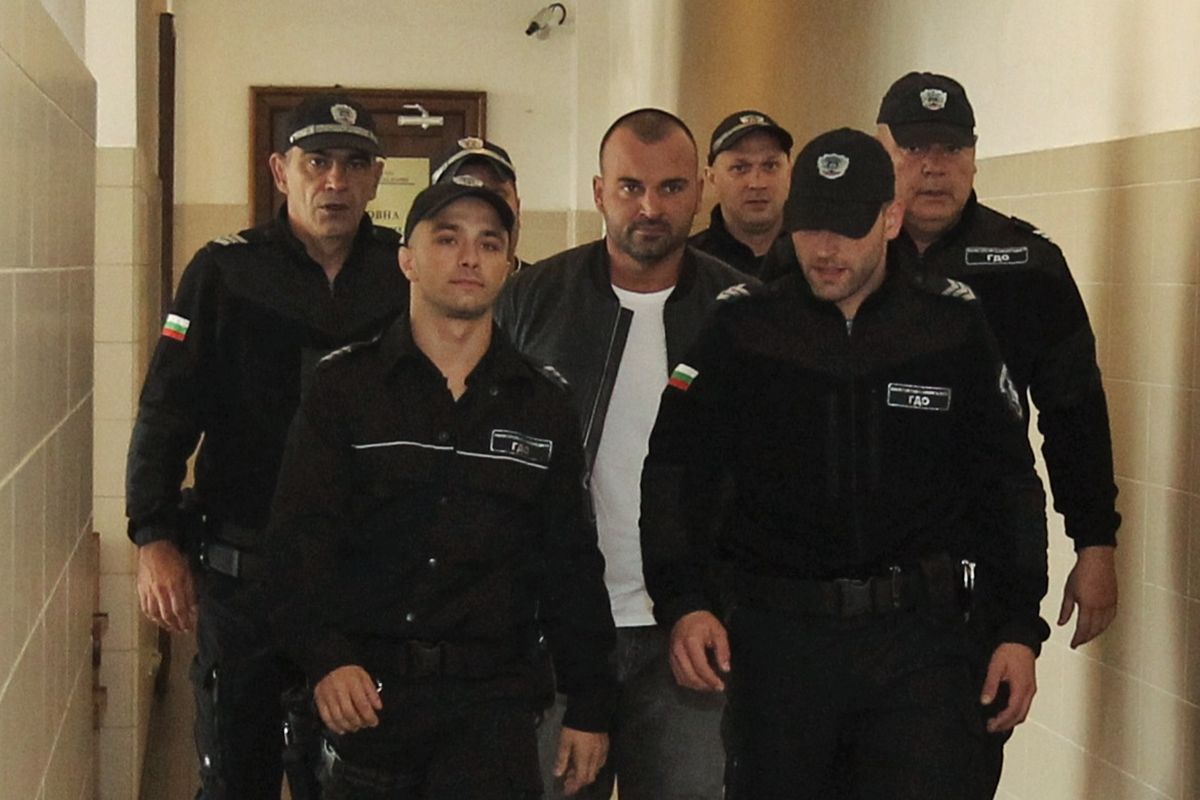 Димитър Любенов остава в ареста. Той е обвинен за катастрофата на столичното