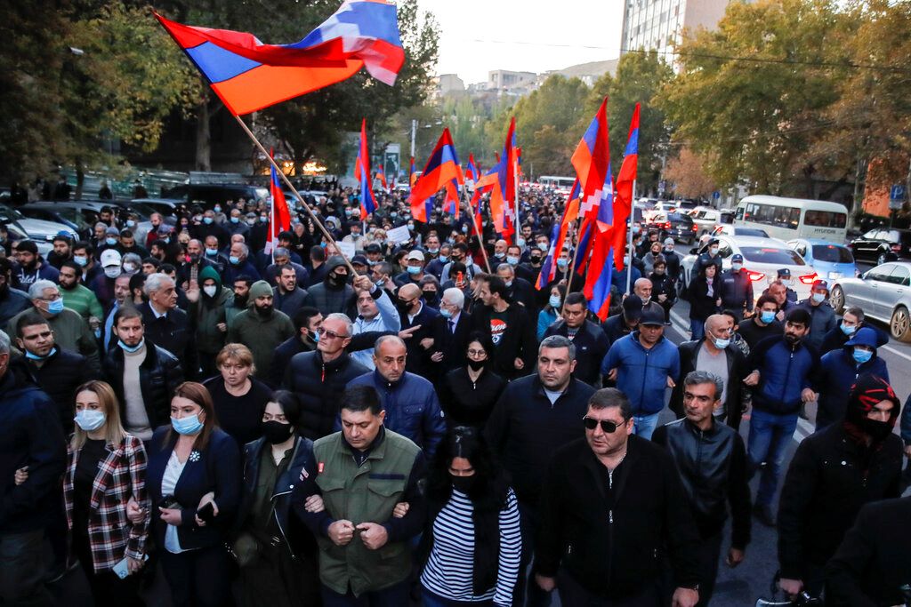 Антиправителствените демонстрации в Армения не стихват Стотици недоволни излязоха по