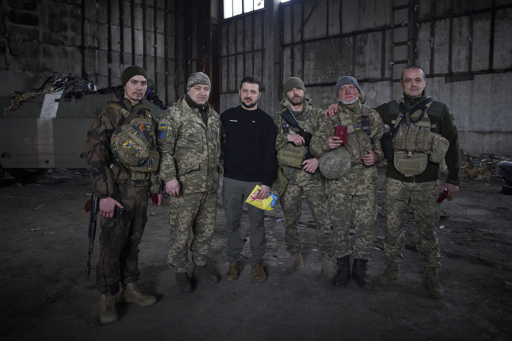 Обиколка в няколко региона на Украйна срещи с военнослужещи и