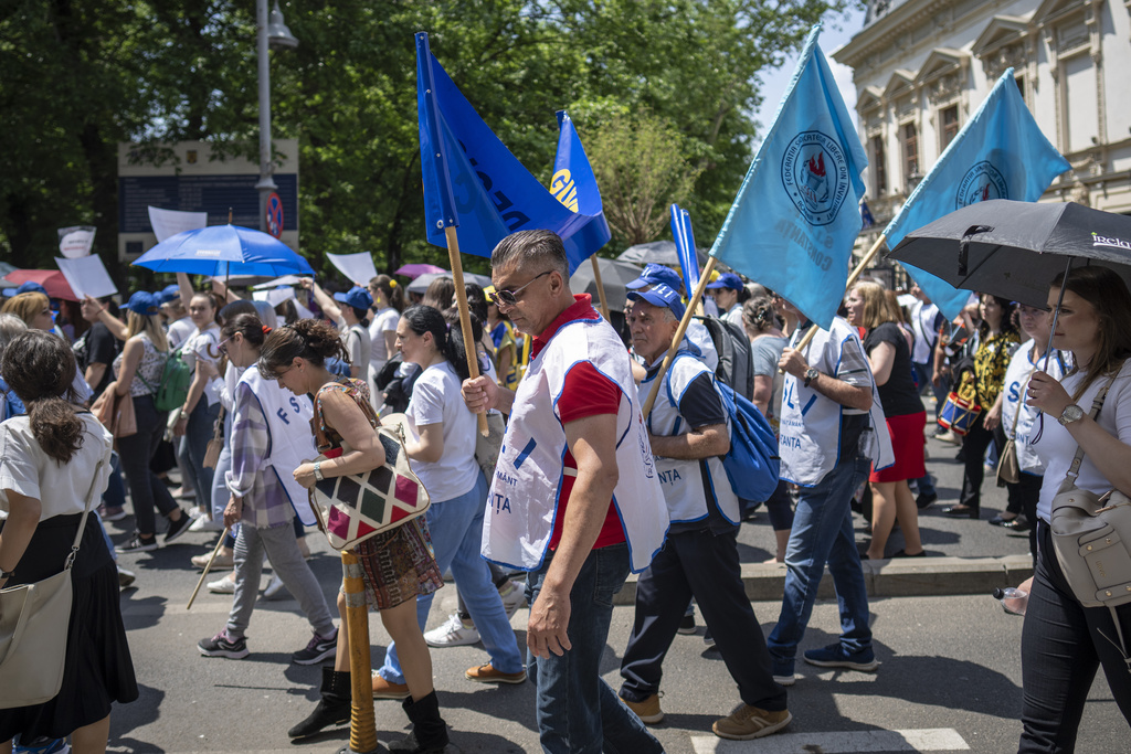 Националната учителска стачка в Румъния продължава, като днес на площад
