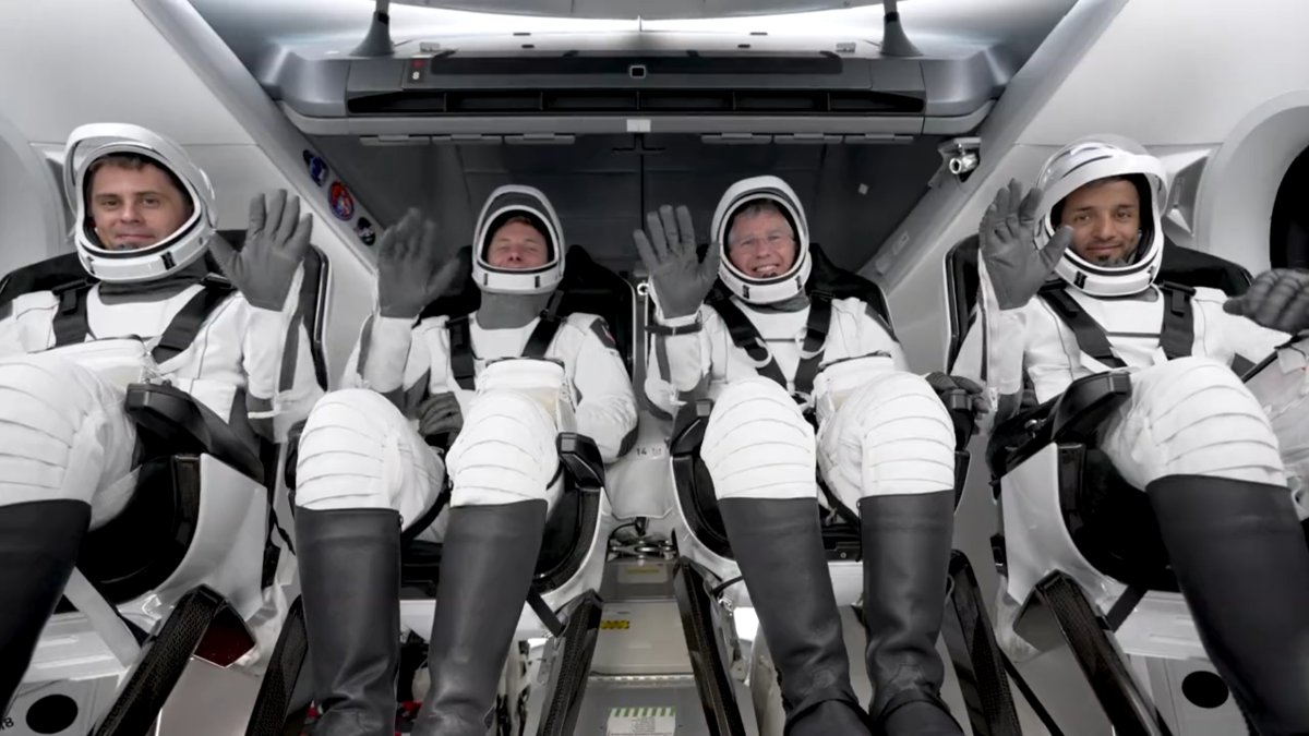Американският космически кораб Crew Dragon на компанията SpaceX който превозва